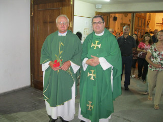 Novi župnik s škofom Buenanueva
