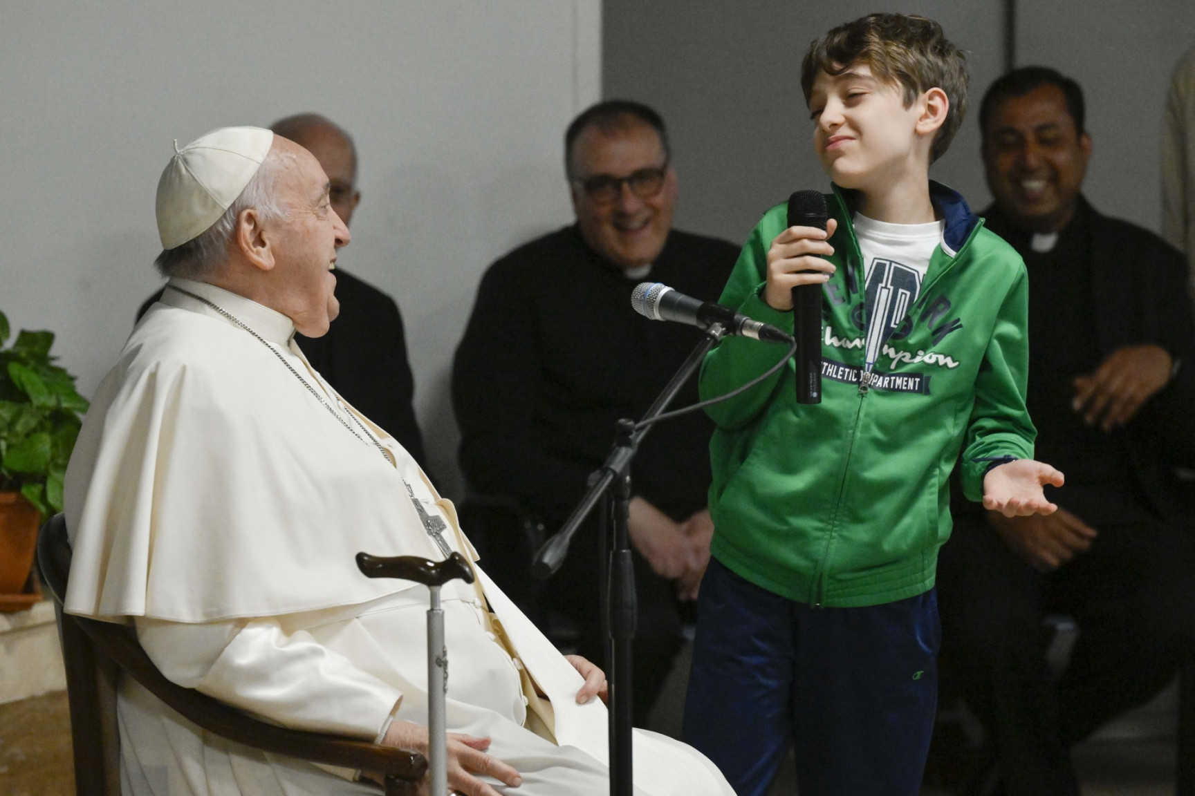 Papež se je z otroki odkrito pogovarjal