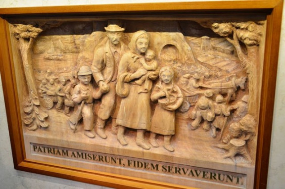 Begunska družina -  detajl na slovenskem oltarju