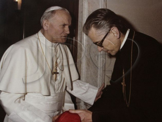 Papež Janez Pavel II. in kardinal Macharski