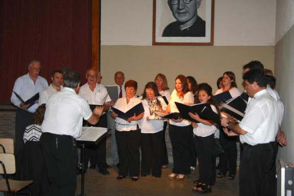 Pevska zbora iz Carapachaya in Slovenske vasi
