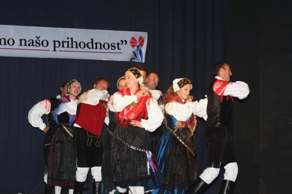 Iz nastopa folklorne skupine Slovenske vasi