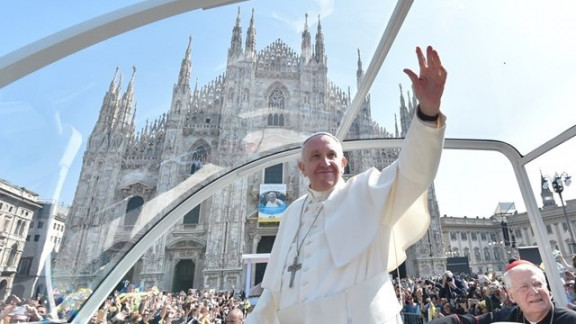 Papež v Milanu
