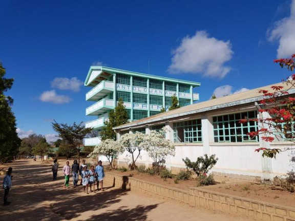 Šola na Madagaskarju, dar rojakov iz Clevelanda