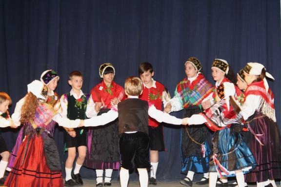 Nastop otroške folklorne skupine Slovenske vasi