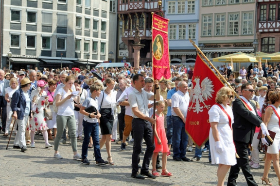 Telovska procesija v Frankfurtu tudi z Marijo Pomagaj