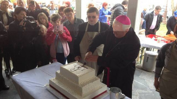 Ob 150. obletnici cerkve so razrezali tudi torto