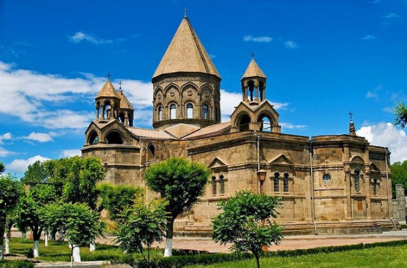 Ečmiadzinska katedrala