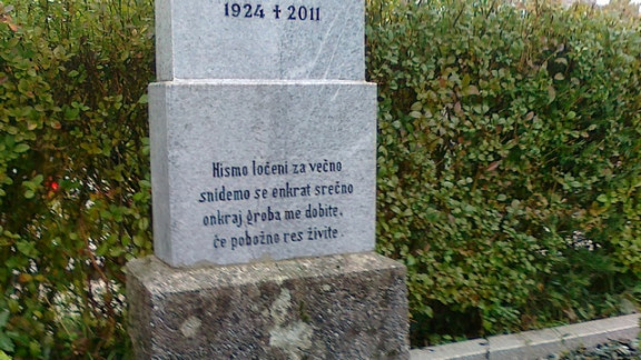 Nagrobni napis na pokopališču v Kranju