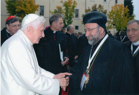Papež Benedikt XVI. in pravoslavni škof v Alepu Mar Gregorios Y. Ibrahim