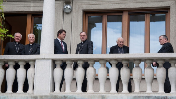 Slovenski škofje na balkonu Vile Podrožnik