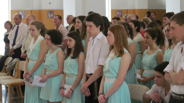 Maturantje iz Argentine, ki so sodelovali v kulturnem programu Tabora Slovencev po svetu, so s pesmijo obogatili tudi sveto mašo