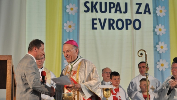 Katoliška gibanja podpirajo slovenske škofe