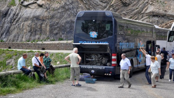 Ko smo zapuščali La Salette, se je pokvaril eden od avtobusov, a so vozniki rešili težave
