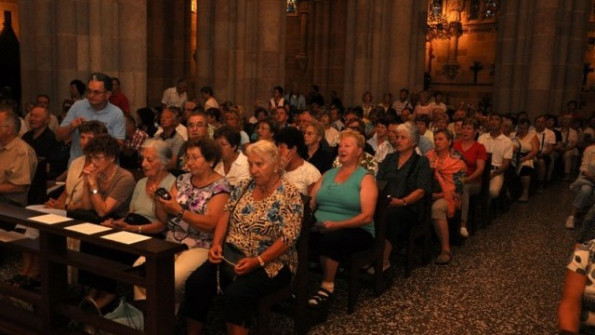 Počitnikarji so napolnili kripto bazilike Sagrada Familia