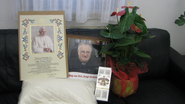 Priznanje papeža Benedikta XVI. msgr. Boletu ob njegovem jubileju