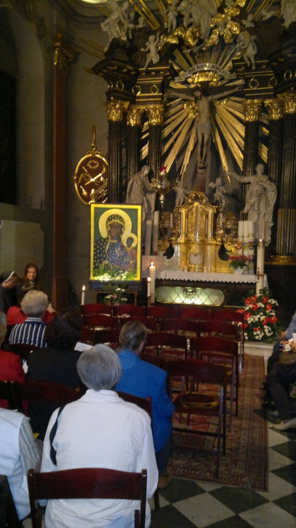 Čenstohovska Marija ob Slomškovem grobu v Mariboru