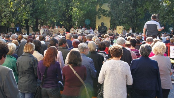 Svete maše se je udeležilo približno 3000 vernikov
