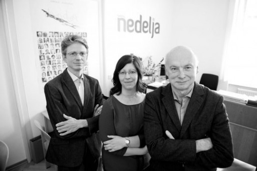 Od leve: izdajatelj Nedelje Tonč Rosenzopf-Jank, nova glavna urednica Mateja Rihter in Hanzi Tomažič (FotoVerena Gotthardt)
