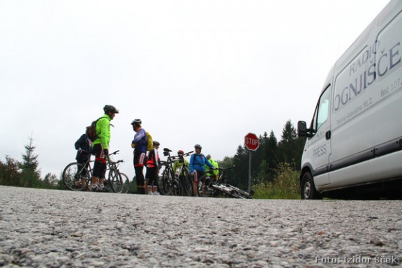 Lansko radijsko kolesarjenje tik pred vstopom v dolino Kostelske občine