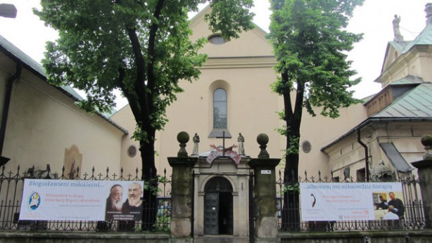 Pročelje kapucinske cerkve v Krakovu