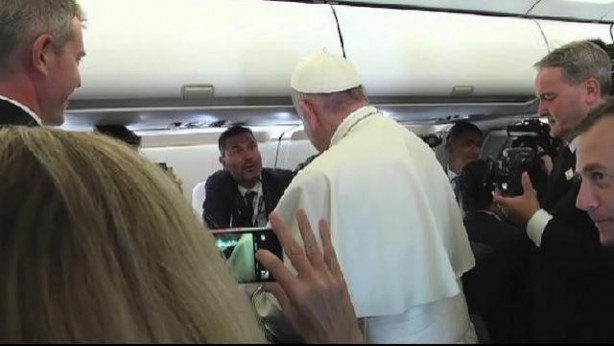 Papež v pogovoru z novinarji na letalu