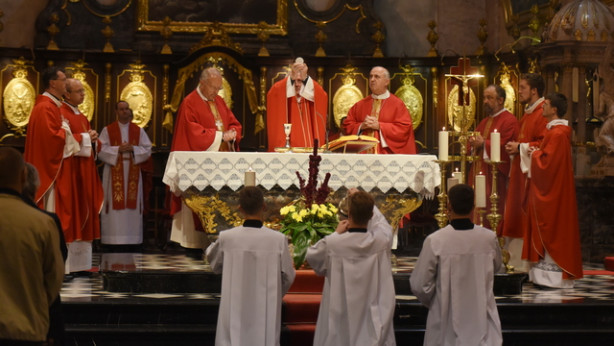 Somaševanje duhovnikov v stolnici sv. Nikolaja