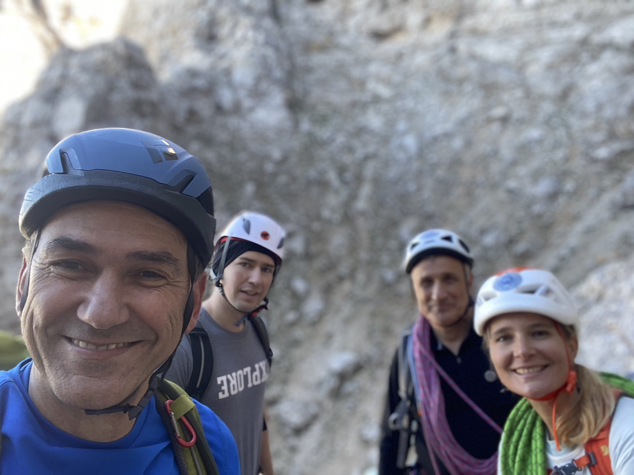 Septembra je Tina po Triglavski severni steni plezala s premierjem, soprogo (oba sta velika ljubitelja gora) in avstrijskim kanclerjem Sebastianom Kurzom. 