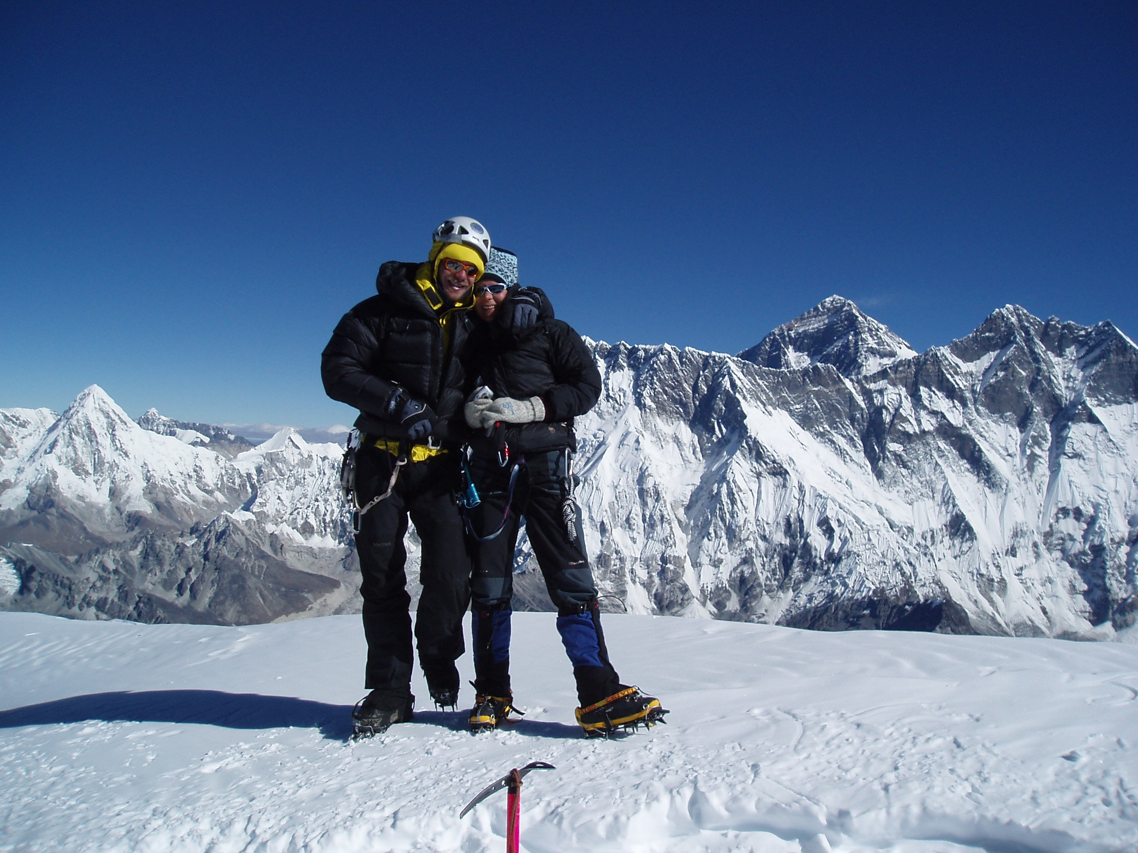 Na vrhu Ama Dablama (6812 m) v Himalaji