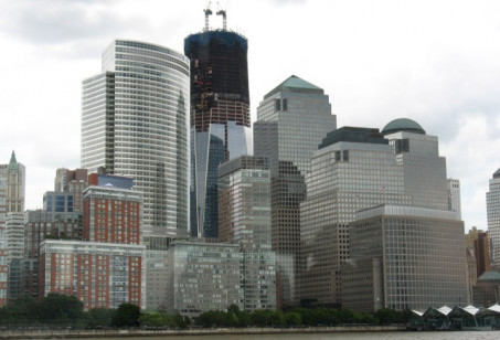 Pogled na finančni predel New Yorka, znotraj katerega gradijo tudi novo stolpnico WTC; foto: PG