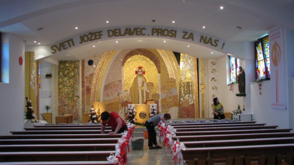 Mozaik p. Marka Ivana Rupnika v cerkvi v Račah; foto: ARO