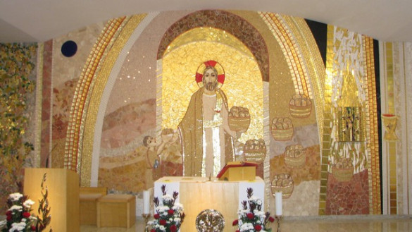 Mozaik p. Marka Ivana Rupnika v cerkvi v Račah