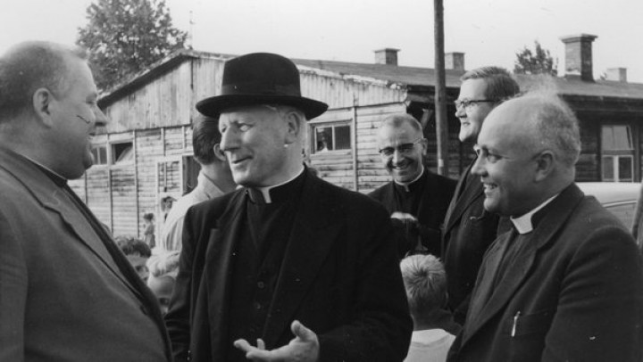 Na obisku v taborišču Asten bei Linz 1958; Škof Rožman