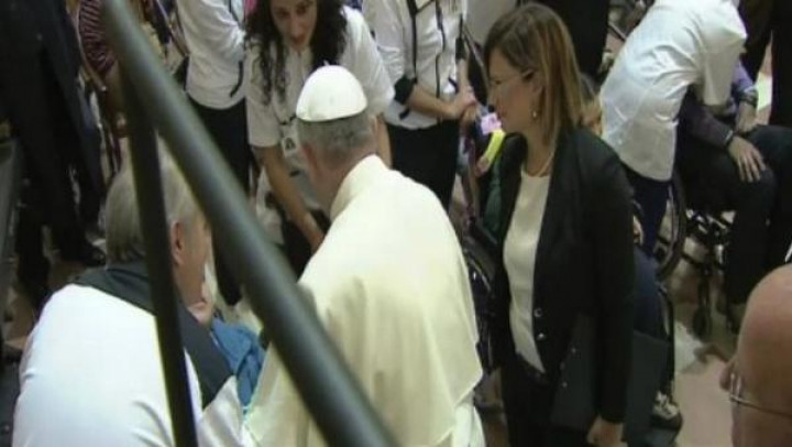 Papež Frančišek z otroki s posebnimi potrebami