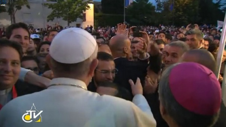 Papež Frančišek med mladimi
