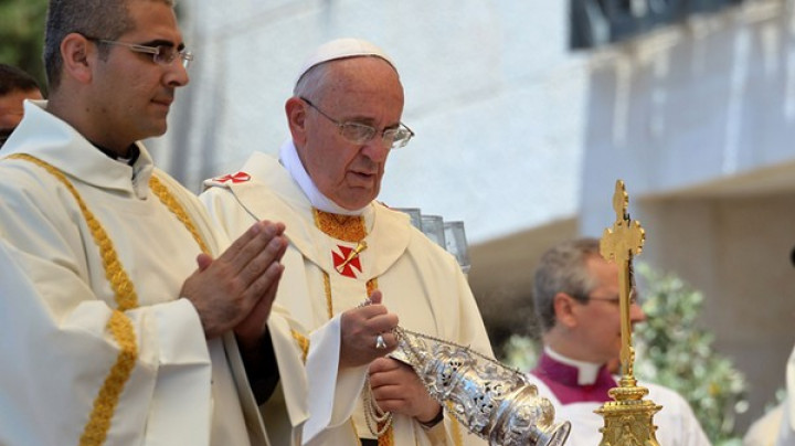 Papež med mašo v Betlehemu