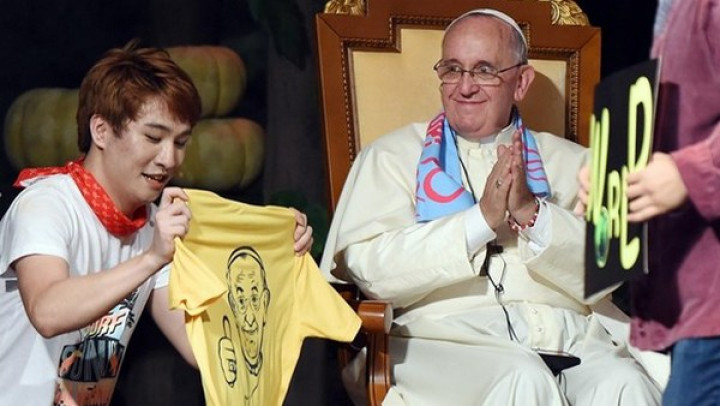 Papež z mladimi