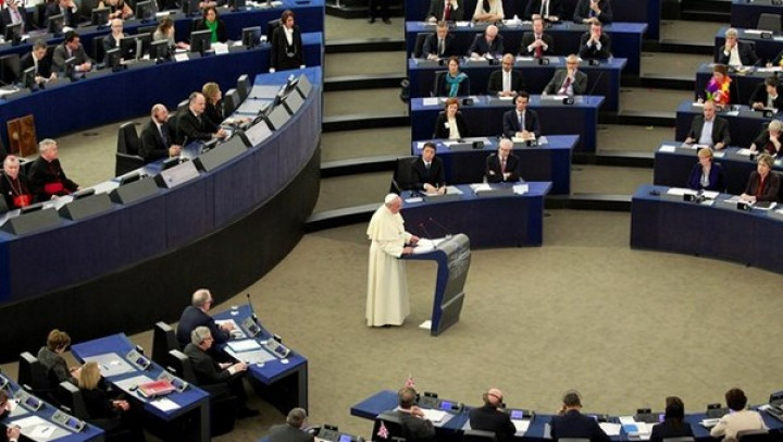 Papež Frančišek v Evropskem parlamentu; foto: CTV/AP