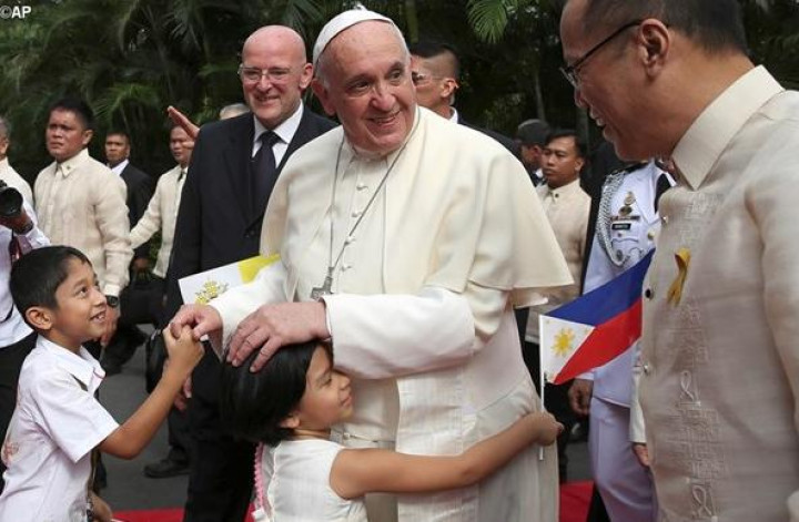 Papež z otroki ulice