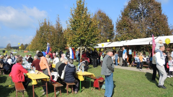Na prvem vseslovenskem taboru Gibanja Za otroke in družine se je zbralo od 500 do 600 ljudi