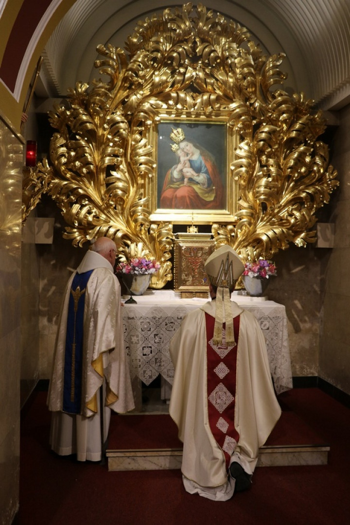 Oltar pri Mariji Pomagaj