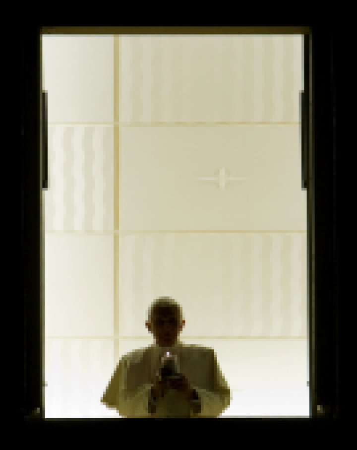 Papež prižgal luč miru