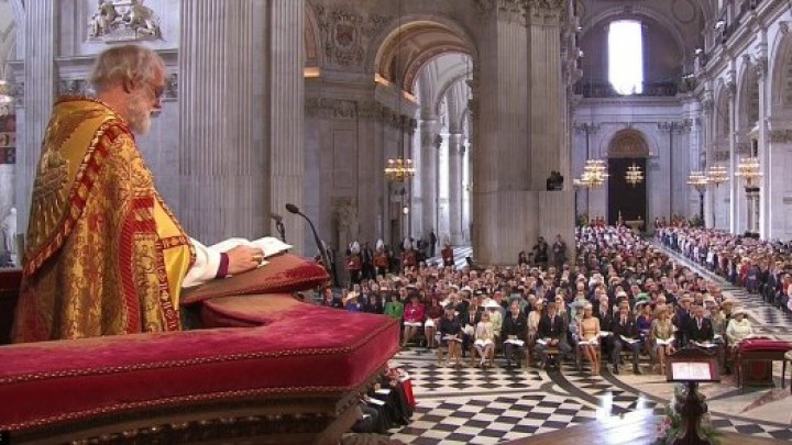 Nadškof iz Canterburyja Rowan Williams med nagovorom v katedrali Sv. Pavla v Londonu