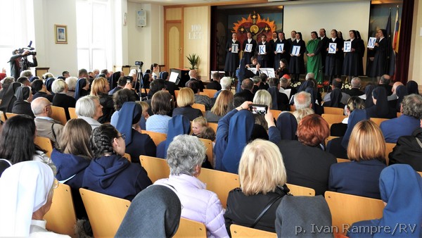 Slovesno praznovanje 100-letnice province Hčera krščanske ljubezni