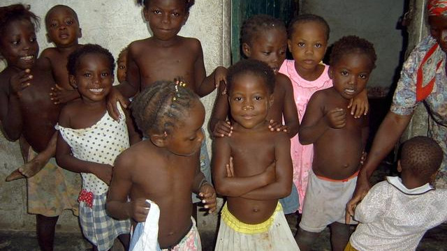 Angola, otroci (foto: ARO)