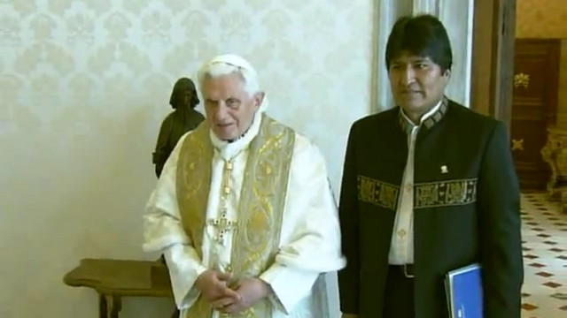 Benedikt XVI. sprejel Eva Moralesa (foto: CTV)