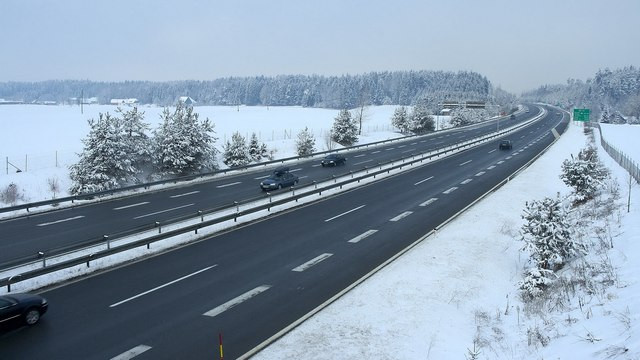 Avtocesta, zima, sneg (foto: DARS)