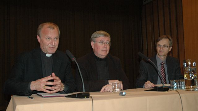 Prof. Jean Claude Hollerich, škof msgr. dr. Anton Jamnik in prof. dr. Branko Klun (foto: Jože Pavlič, TuSŠK)