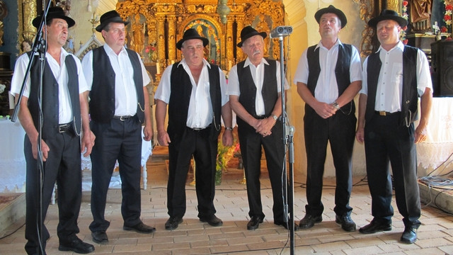 Pevci iz Koritnega (foto: Vesna Sever)