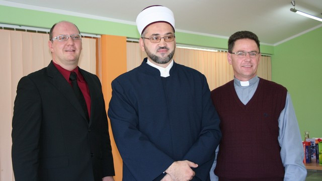 Pastor Toni Mrvič, imam Samir Jusić in župnik Tone Gnidovec (foto: Simona Fajfar)